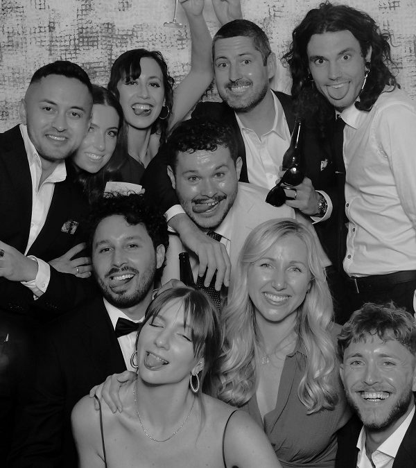 Photobooth Melbourne – Minimalist. Classy. Not your Ordinary Photobooth.
